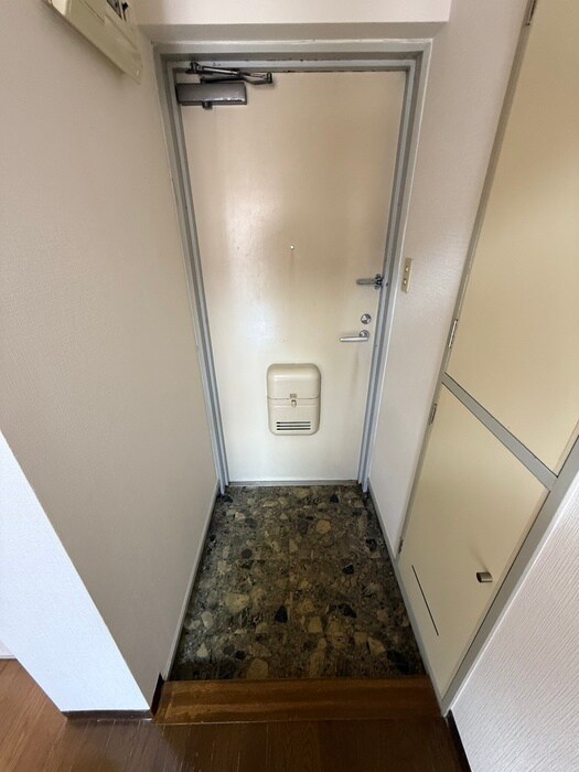 物件内観写真16　(玄関)