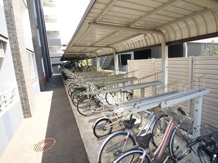 物件外観写真6　(駐輪場)