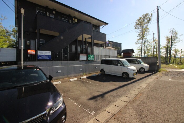 物件外観写真2　(駐車場)