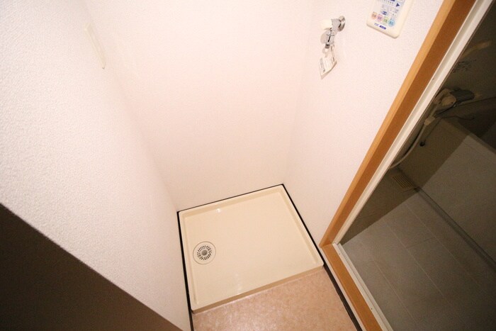 物件内観写真12　(洗濯機置場)