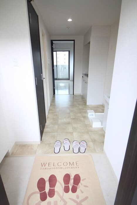 物件内観写真10　(玄関)