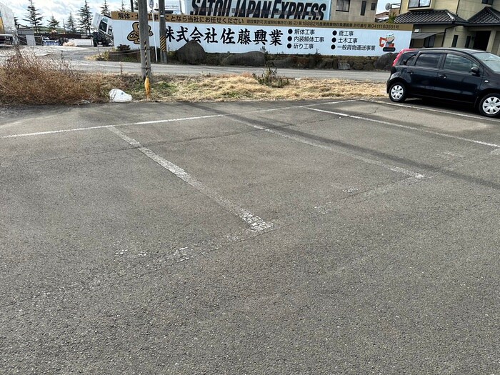 物件外観写真2　(駐車場)