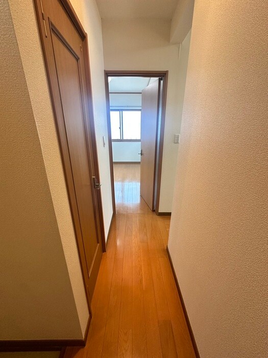 物件内観写真16　(廊下)
