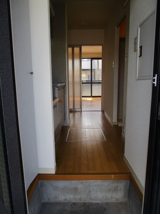 物件内観写真7　(玄関)