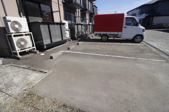 物件外観写真6　(駐車場)