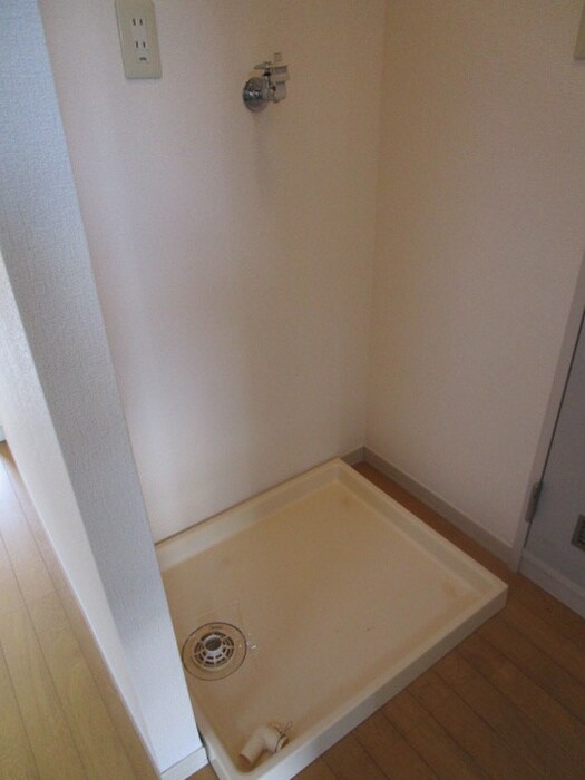 物件内観写真11　(洗濯機置場)