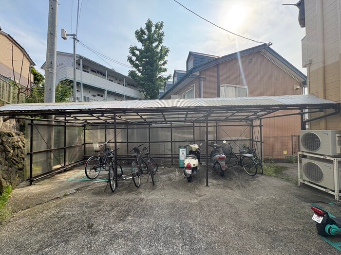 物件外観写真5　(駐輪場)