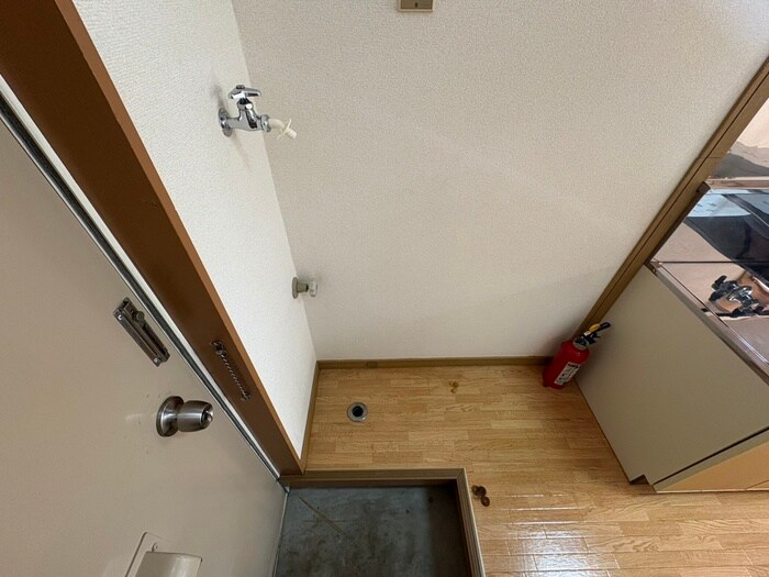 物件内観写真14　(洗濯機置場)