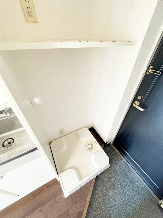 物件内観写真12　(洗濯機置場)
