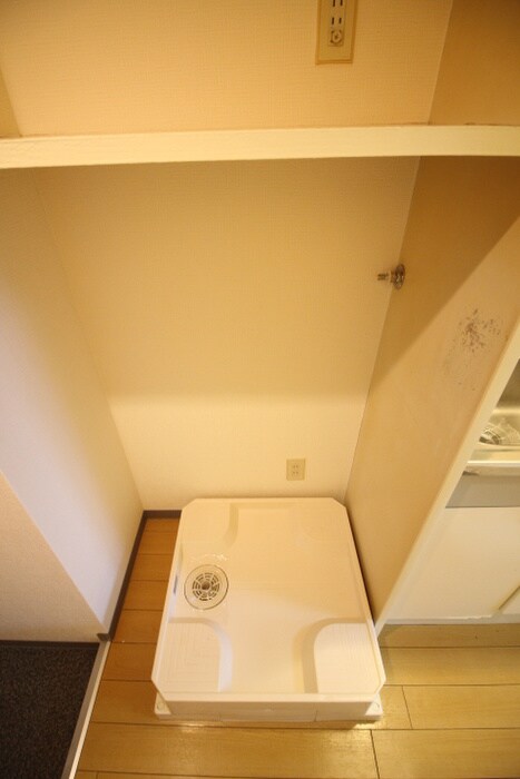 物件内観写真14　(洗濯機置場)