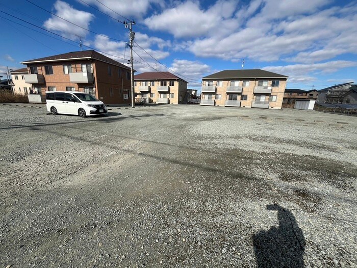 物件外観写真4　(駐車場)