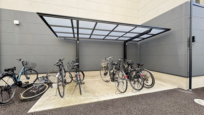 物件外観写真5　(駐輪場)