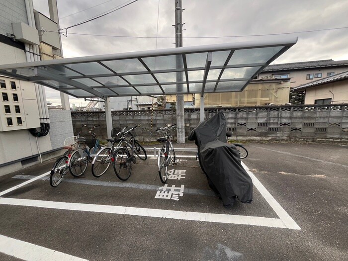 物件外観写真6　(駐輪場)