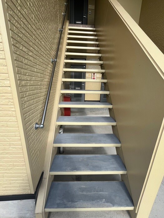 物件外観写真6　(エントランス部分)