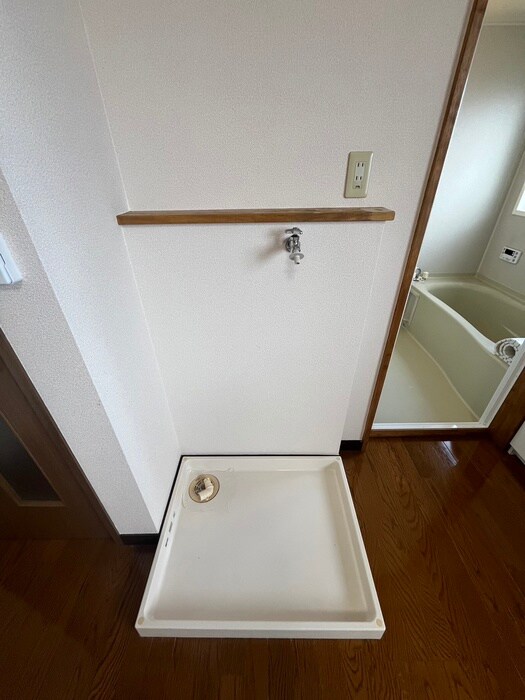 物件内観写真15　(洗濯機置場)