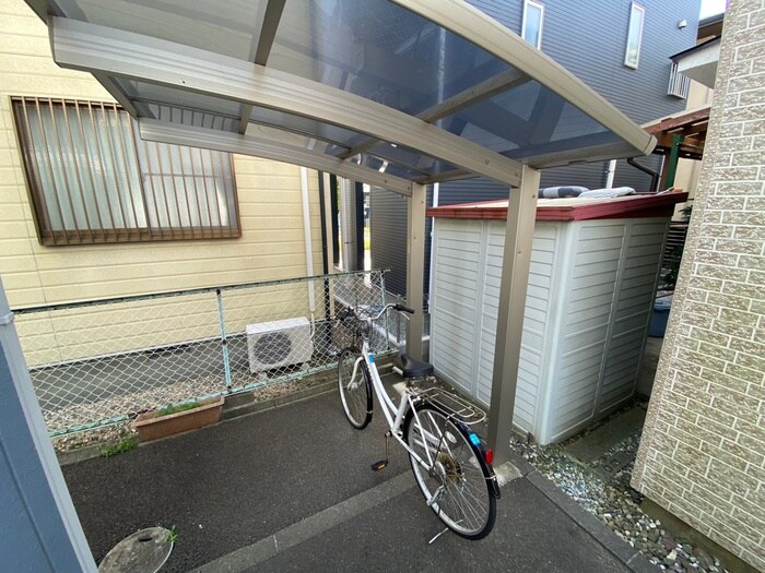 物件外観写真4　(駐輪場)