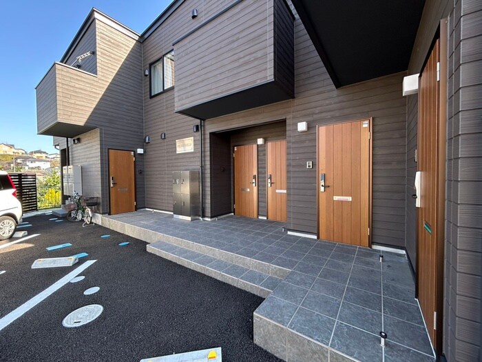 物件外観写真2　(エントランス部分)