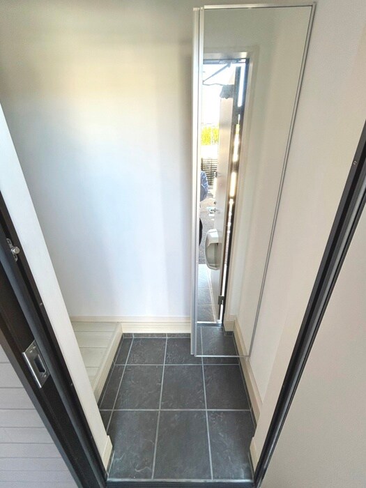 物件内観写真14　(玄関)