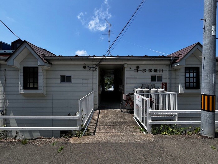 物件外観写真2　(エントランス部分)