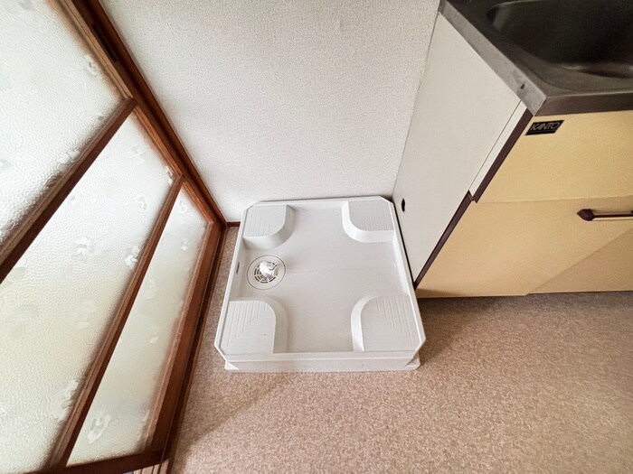 物件内観写真8　(洗濯機置場)