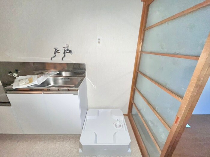 物件内観写真12　(洗濯機置場)