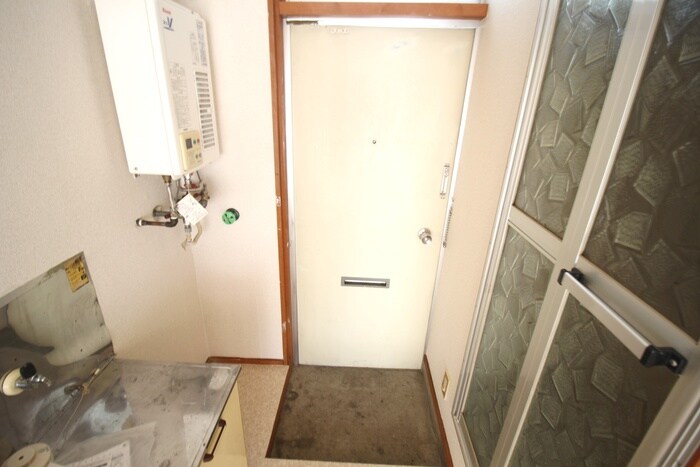 物件内観写真16　(玄関)
