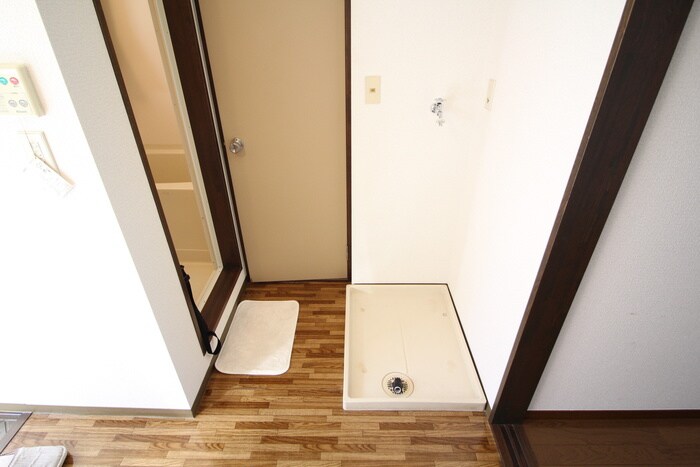 物件内観写真10　(洗濯機置場)