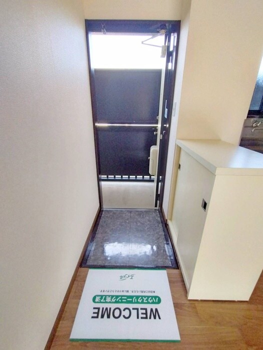 物件内観写真12　(玄関)