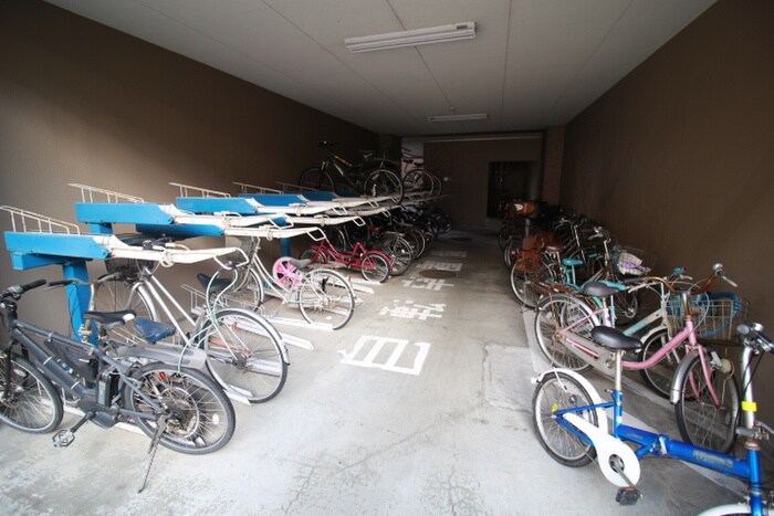 物件外観写真5　(駐輪場)