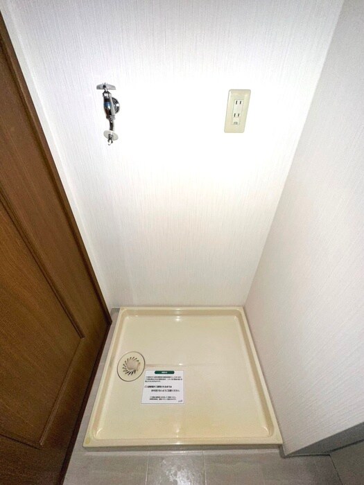 物件内観写真17　(洗濯機置場)