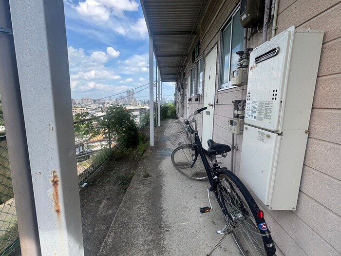 物件外観写真4　(エントランス部分)