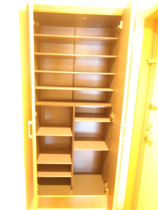 物件内観写真12　(収納)