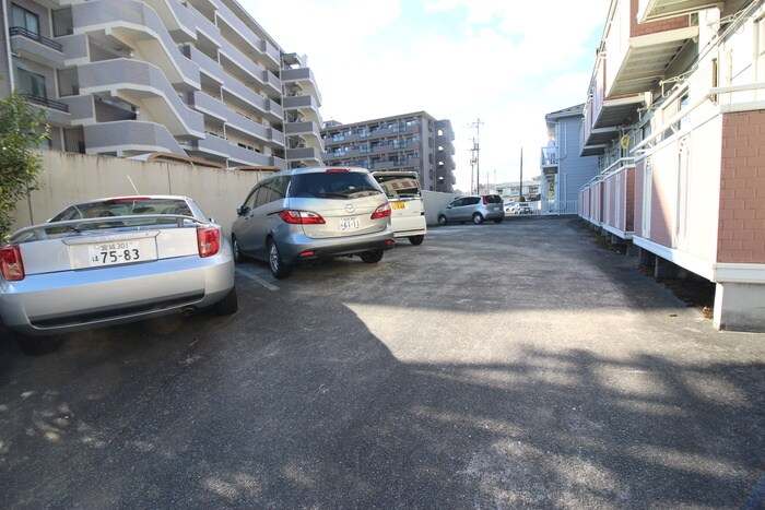 物件外観写真6　(駐車場)