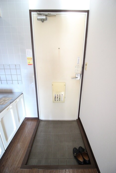 物件内観写真16　(玄関)