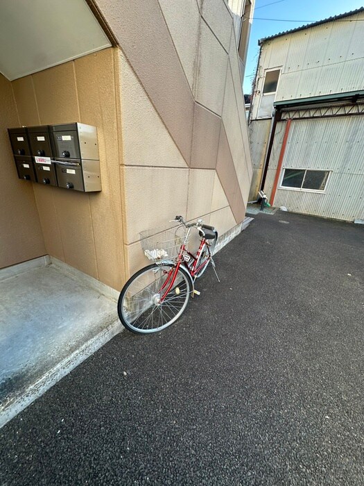 物件外観写真4　(駐輪場)