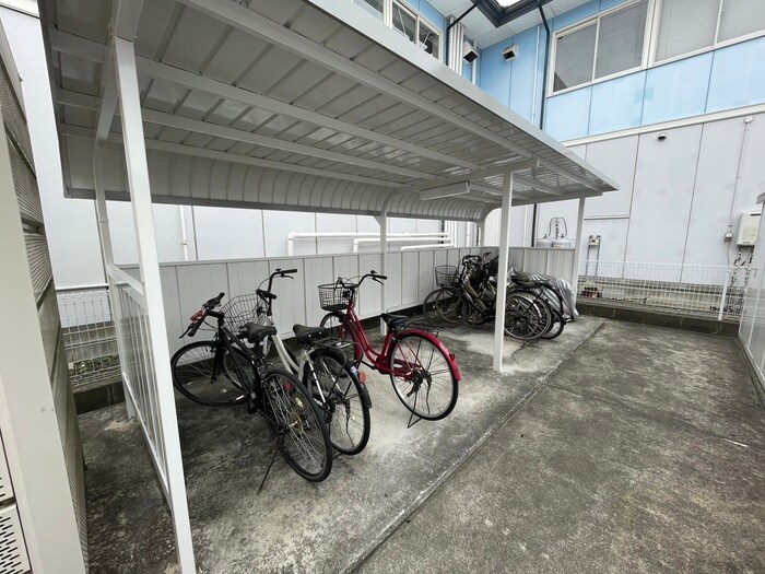 物件外観写真4　(駐輪場)