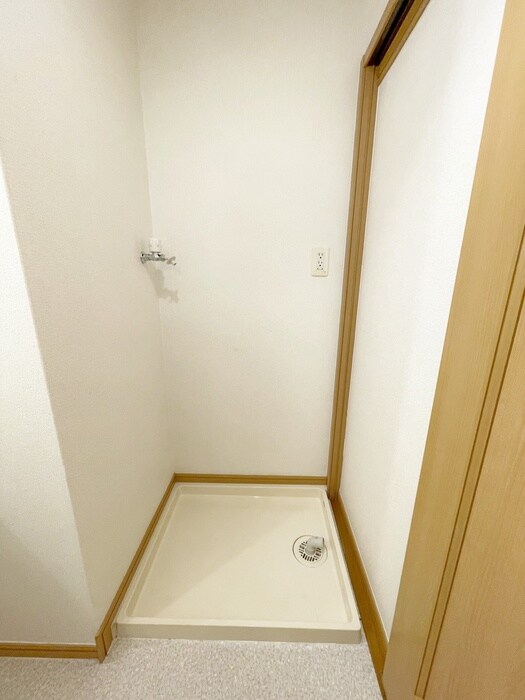 物件内観写真12　(洗濯機置場)