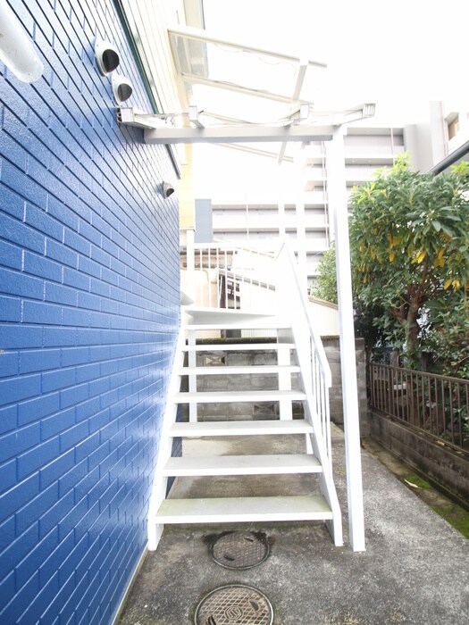 物件外観写真3　(エントランス部分)