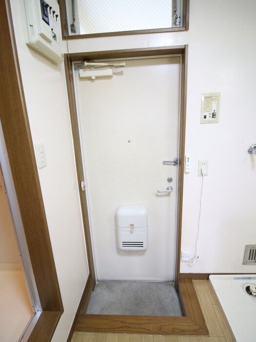 物件内観写真14　(玄関)