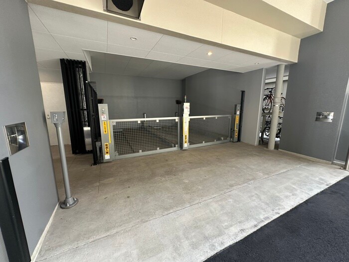 物件外観写真3　(駐車場)