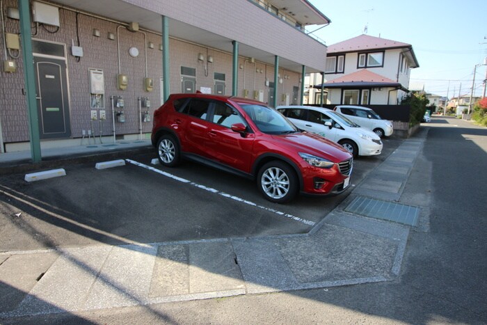 物件外観写真5　(駐車場)