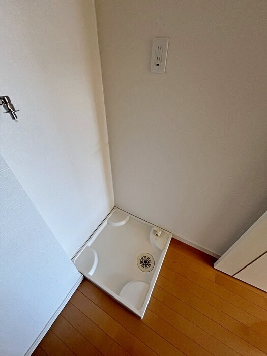 物件内観写真12　(洗濯機置場)