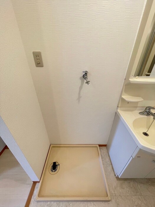 物件内観写真12　(洗濯機置場)