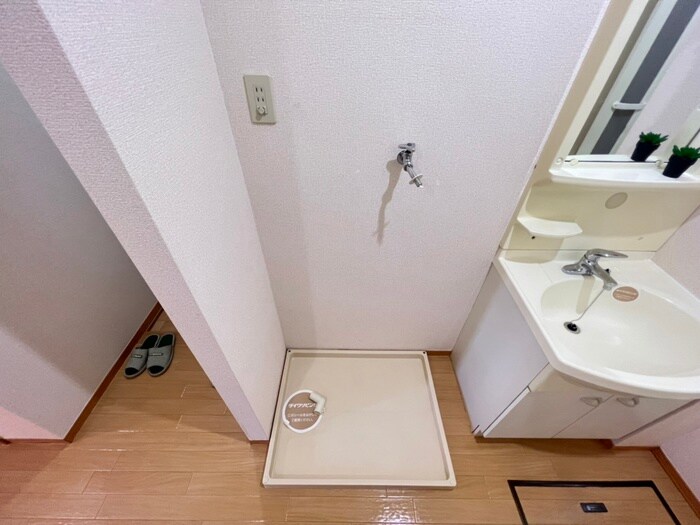 物件内観写真13　(洗濯機置場)