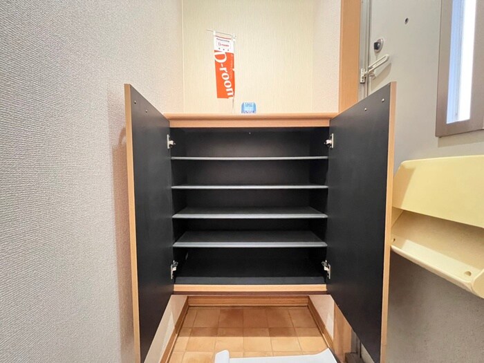 物件内観写真15　(玄関)