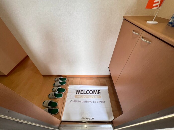 物件内観写真16　(玄関)