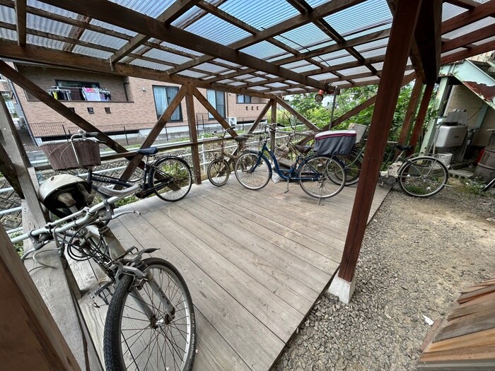 物件外観写真3　(駐輪場)