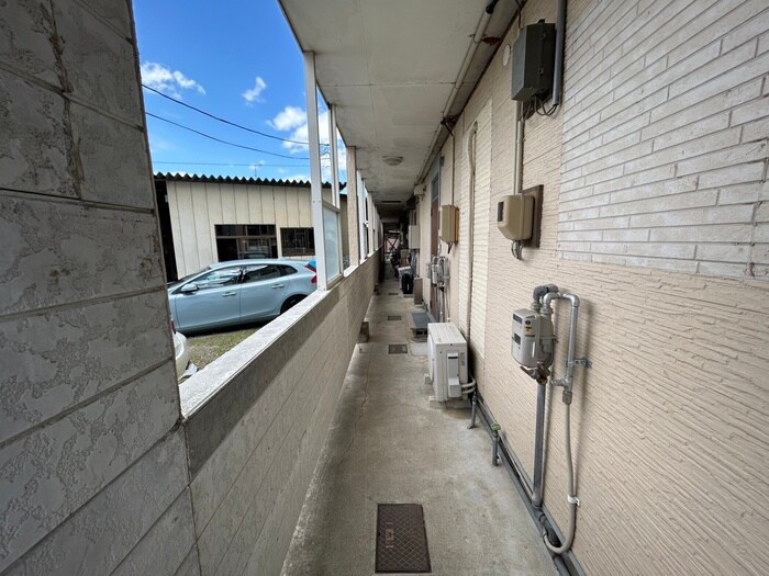 物件外観写真4　(エントランス部分)