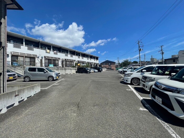 物件外観写真2　(駐車場)