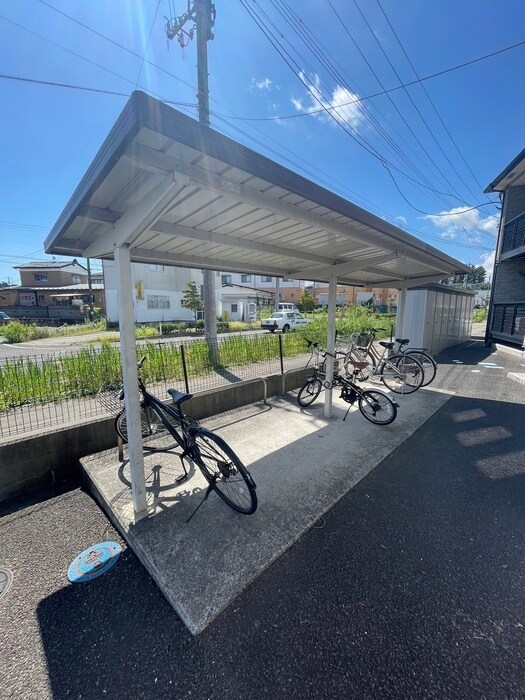 物件外観写真4　(駐輪場)